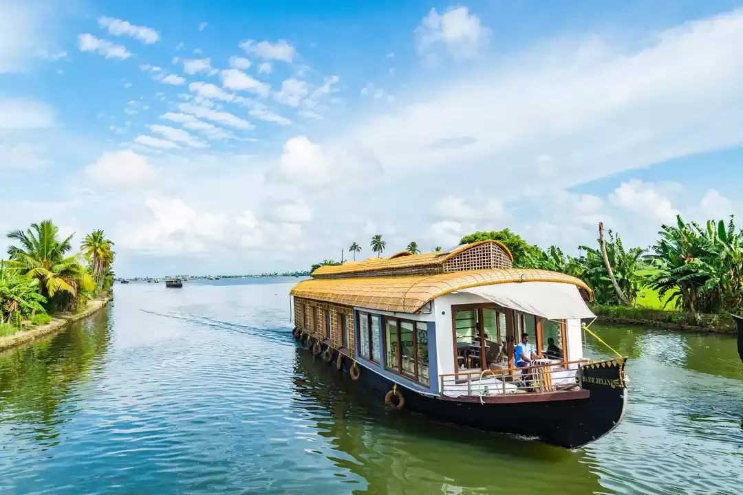 Scenic Kerala Backwaters Housebot